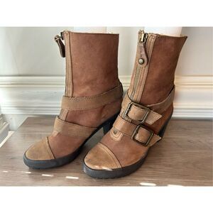 Juicy Couture Zip shearling lined lace up heeled boots 8 leather